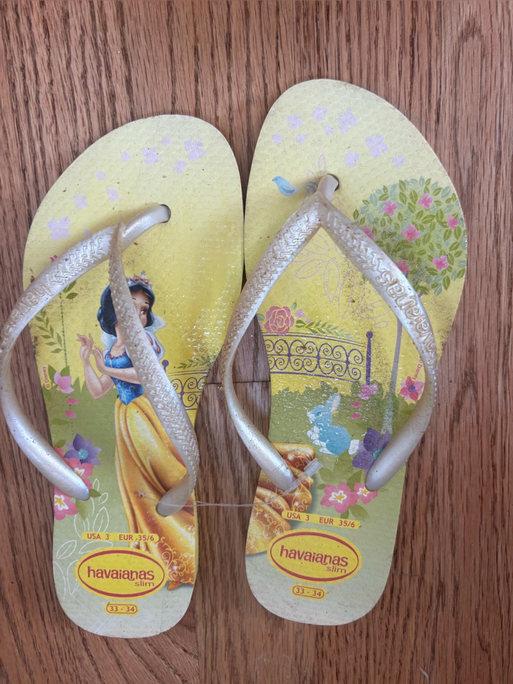 Havaianas Slim Yellow kids Princess Print Flip Flops with Metallic Straps
